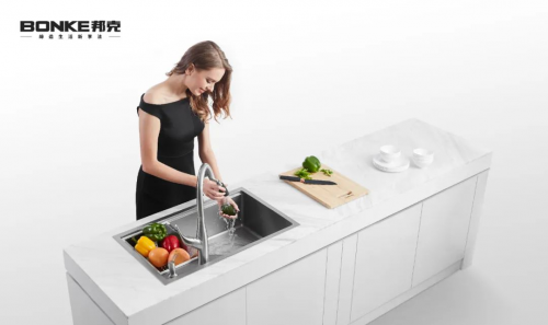 厨卫五金哪个品牌好？邦克荷净纳米水槽搭配智能龙头，惊艳你的厨房生活