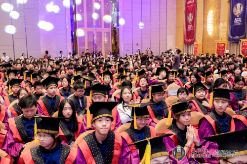 这里的你，未来可期——华外同文外国语学校2023届毕业典礼隆重举行