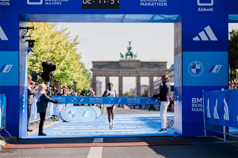 马拉松女子世界纪录大幅提升 ADIOS PRO EVO 1柏