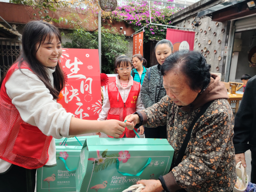 牛沙路社区开展第二期长者生辰宴活动·关爱社区老年人