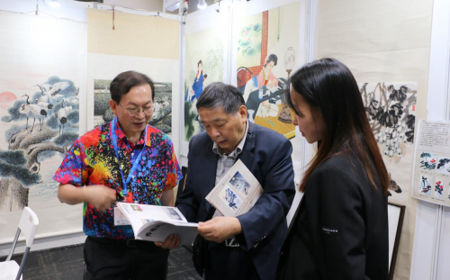 香港文博会圆满收官 孙泳新大写意花鸟画绽芳华 笔墨丹青架起文化传承东西方桥梁
