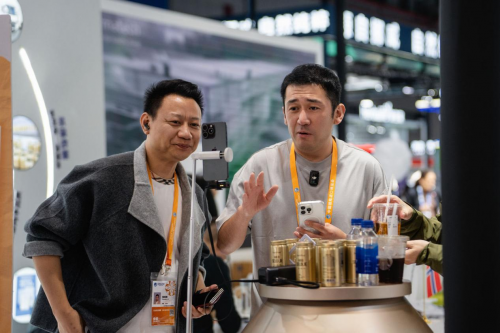 高光收官！极光态联动DanVitas丹维斯闪耀第八届进博会！诠释北欧营养新高度！