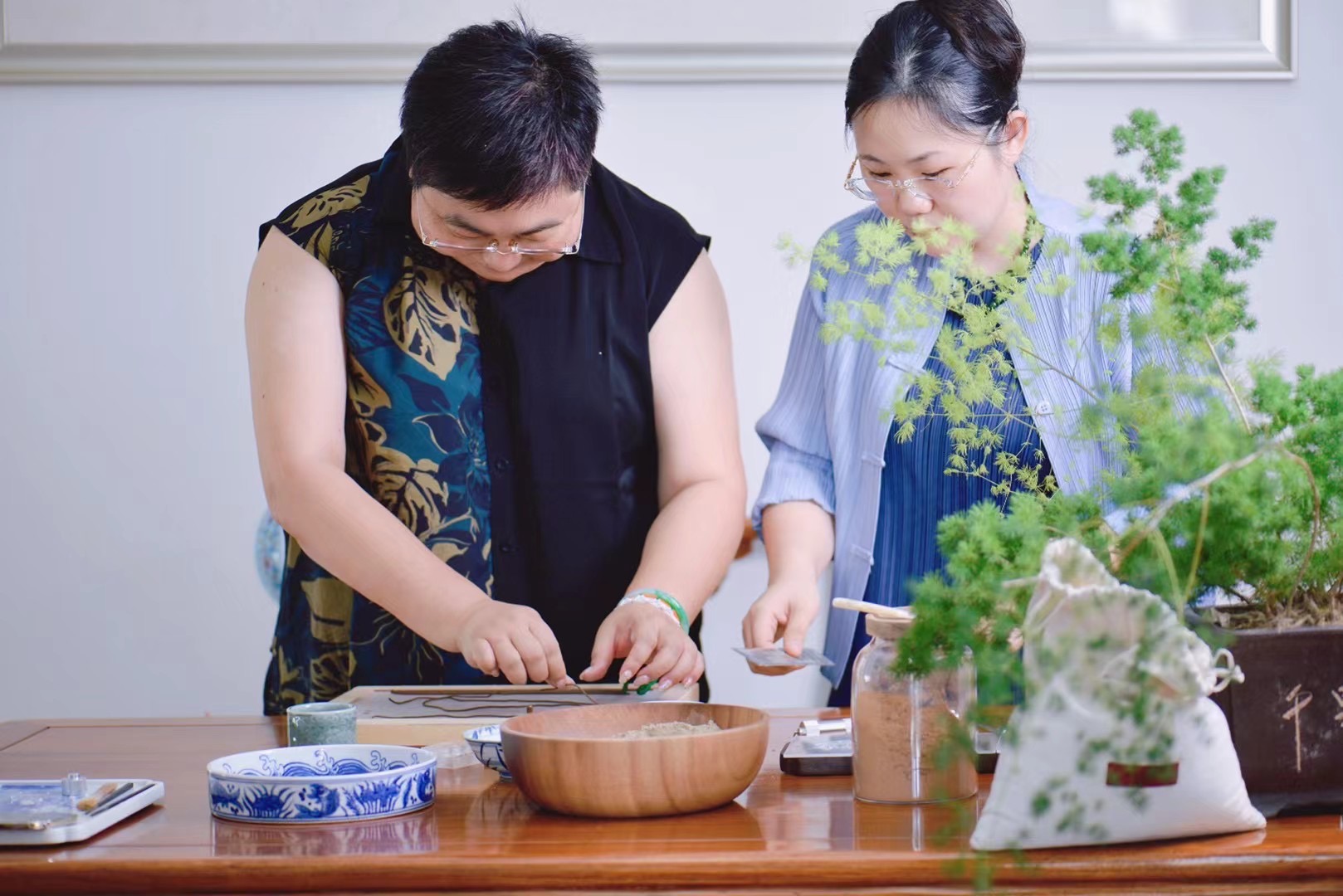 琚翠薇分享和香制作技艺，为澳门旅游文化注入新动力