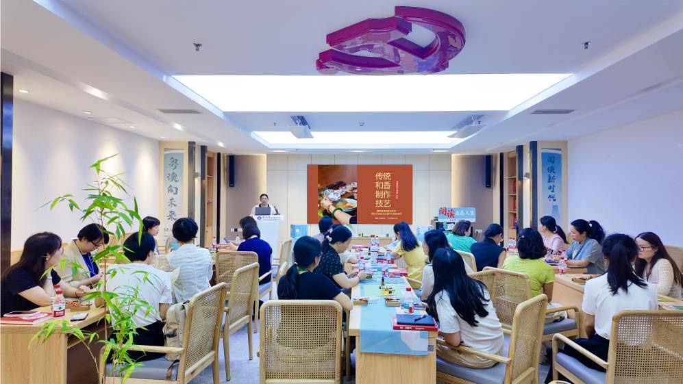 广东珠海中大五院工会“木樨香唇膏”非遗手作体验课圆满举行