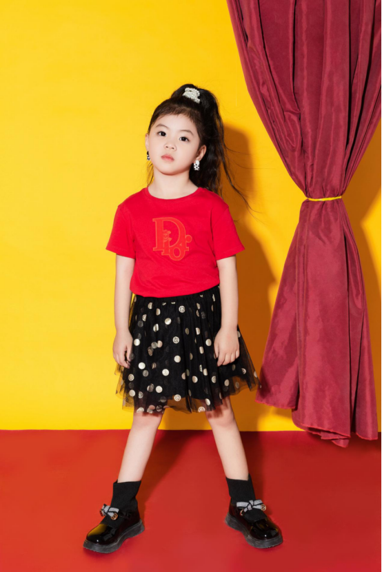 钜星国际少儿时装盛典 童模刘一鑫探索多维时尚力量-热点健康网